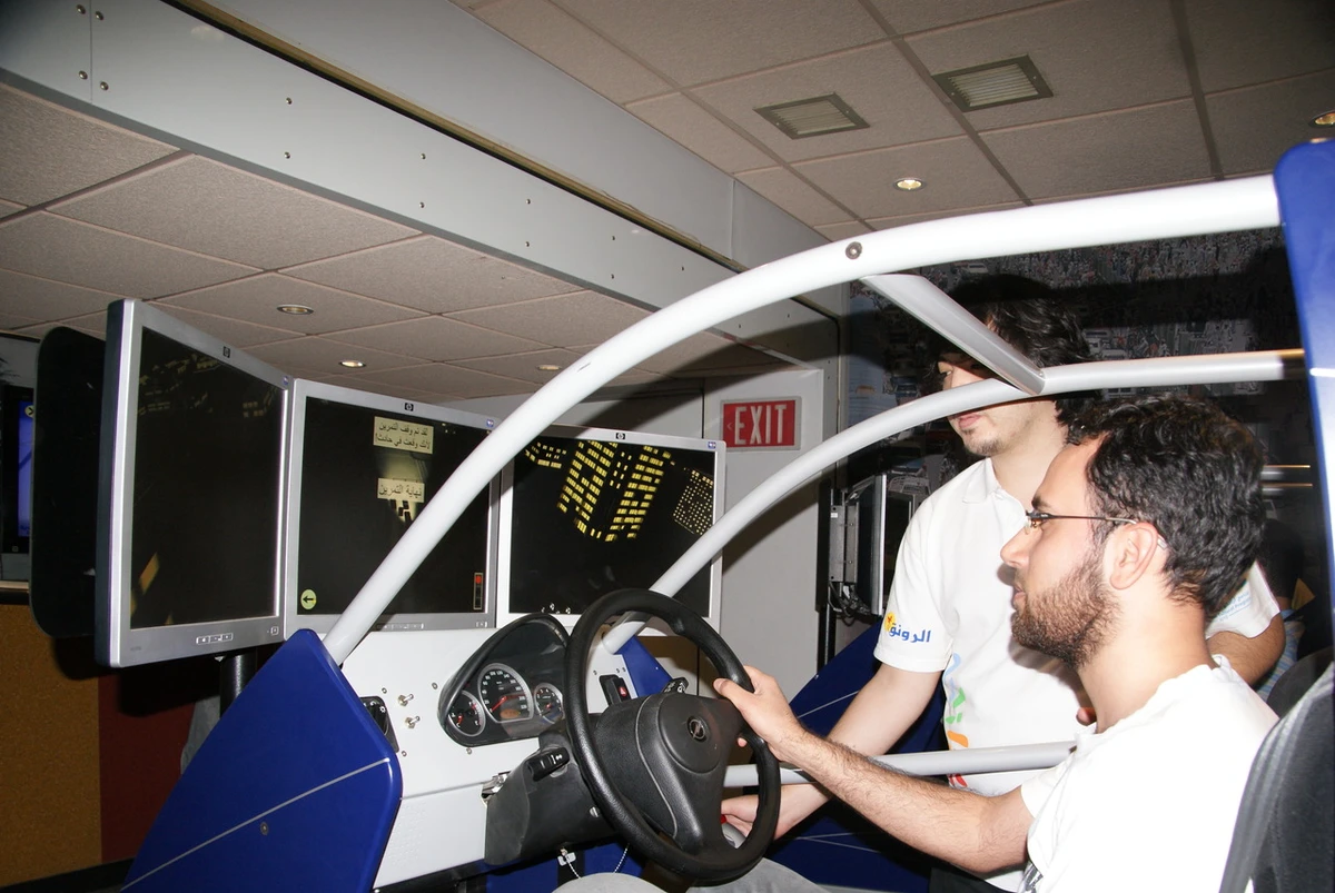 Simulator helps young people drive safely