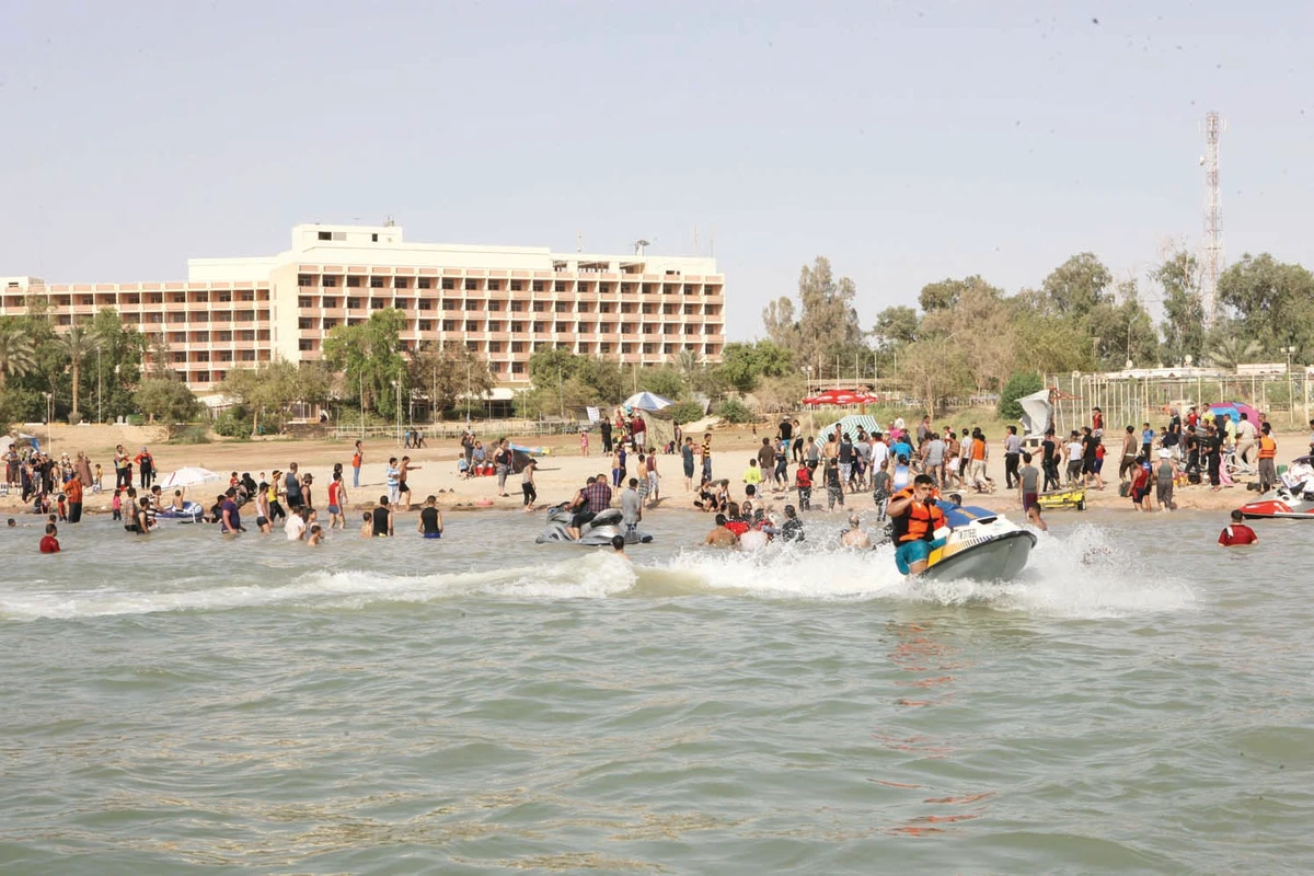 Iraqis escape country’s woes at lake resort