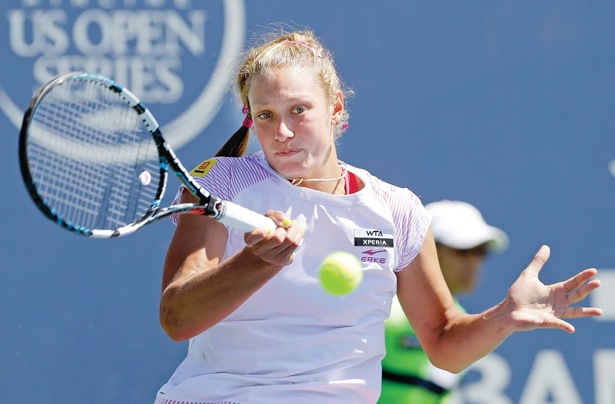 Serena through to semis; Bartoli, Cibulkova upset