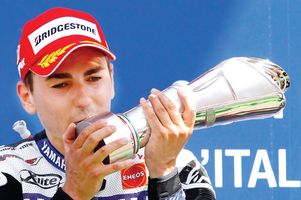 Lorenzo eases to Italian victory