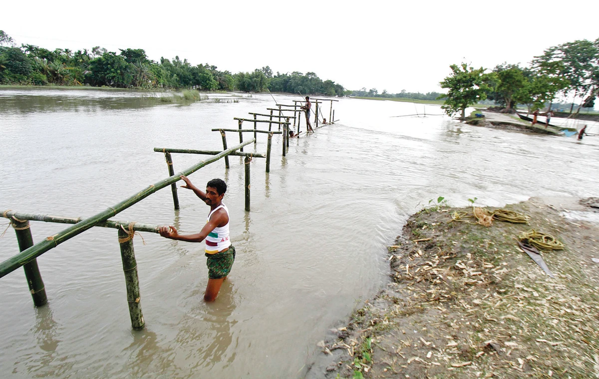 Anger in India after floods leave 109 dead, 400,000 homeless