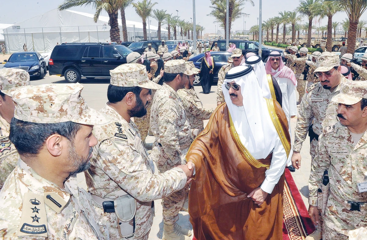 Prince Miteb inspects NG forces in Qassim