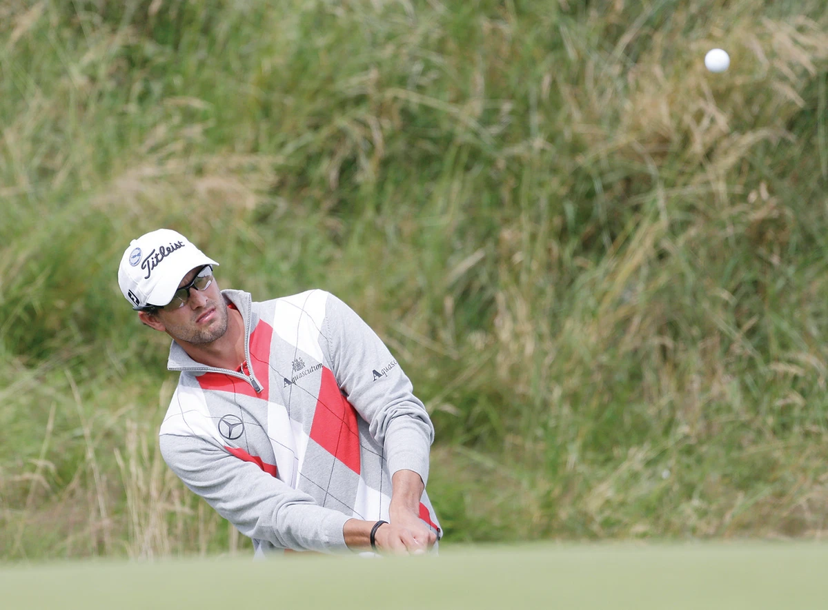 Scott leads by four as Woods fades