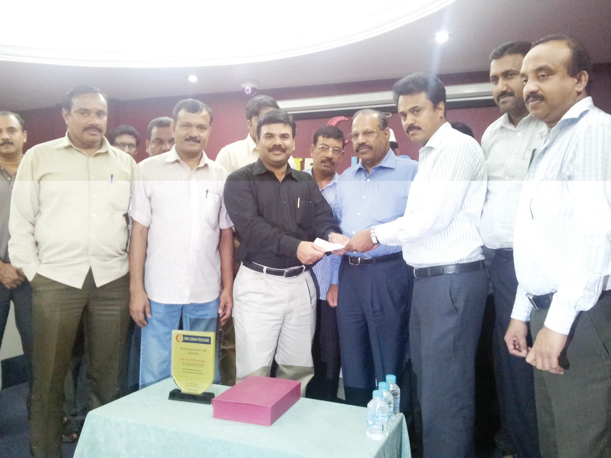 Expatriate group to distributeEid dresses for orphans in India