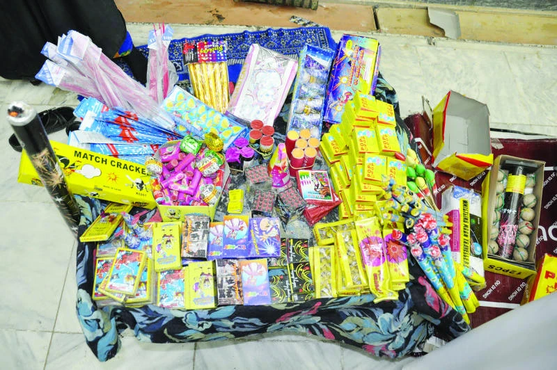 Illegal fireworks peddlers play cat-and-mouse with police