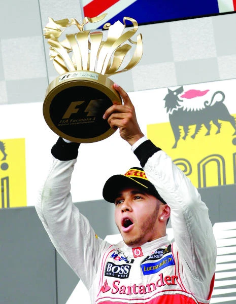 Flawless Hamilton wins in Hungary