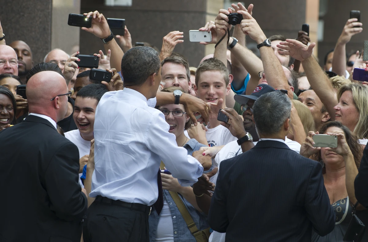 US presidential campaign breaks into song, sort of