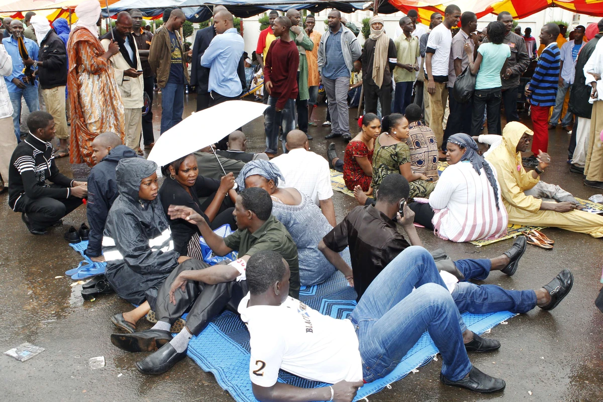 Malians hold sit-in to decide country's fate