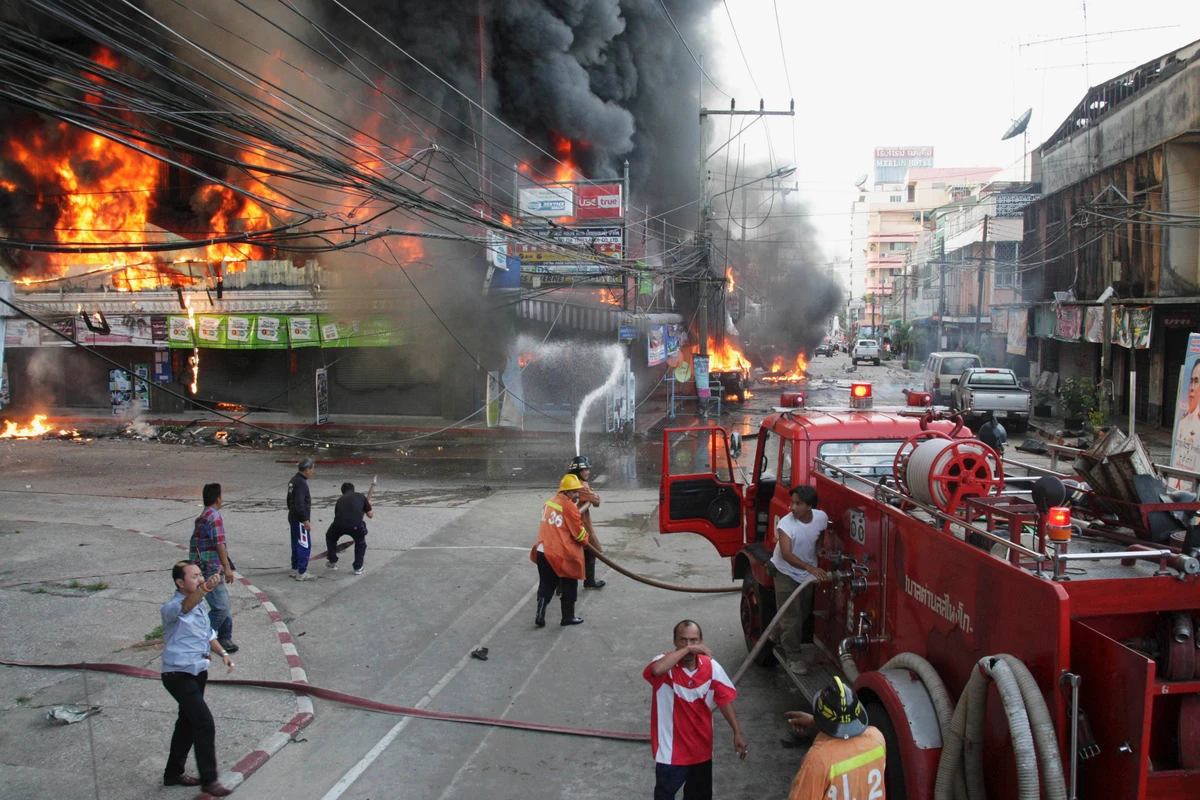 Bombs mars start of Ramadan in Thai south