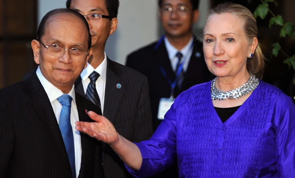 Clinton talks with reformist Myanmar president
