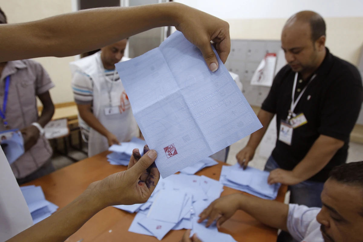 Libyans brave violence to grasp first free vote