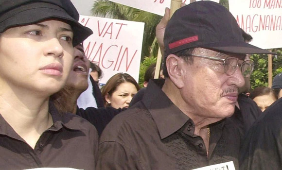 Philippines mourns top comedian Dolphy