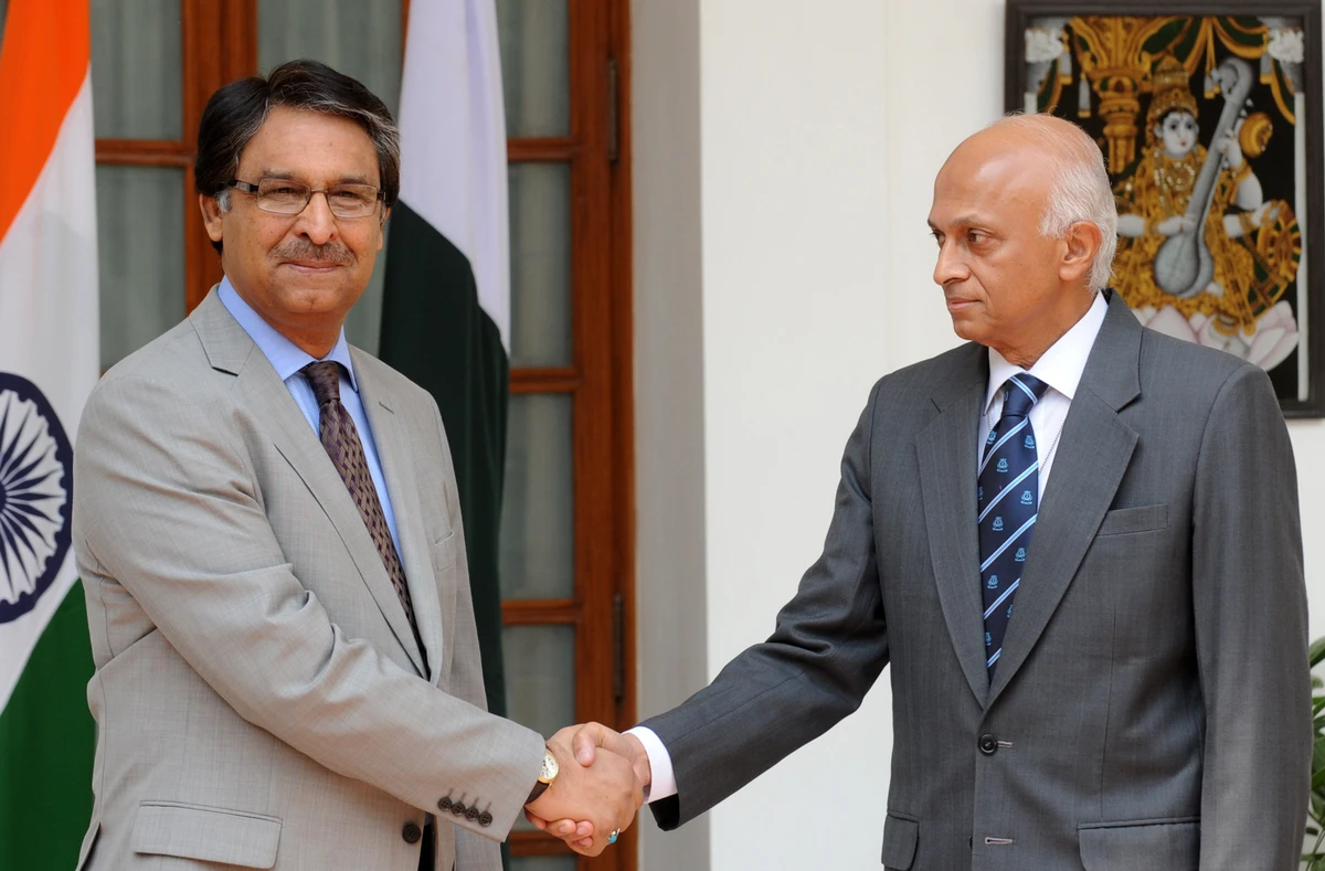 Fresh tensions overshadow India, Pakistan talks