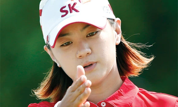 Choi seizes control with 65