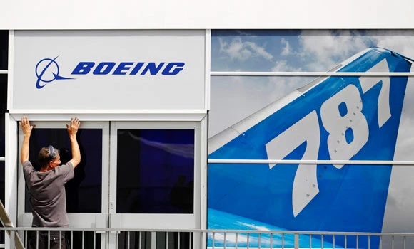 Boeing lands first blow in tense air show battle