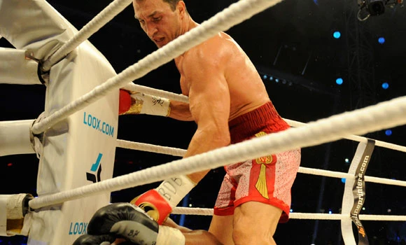 Wladimir Klitschko retains world heavyweight belts