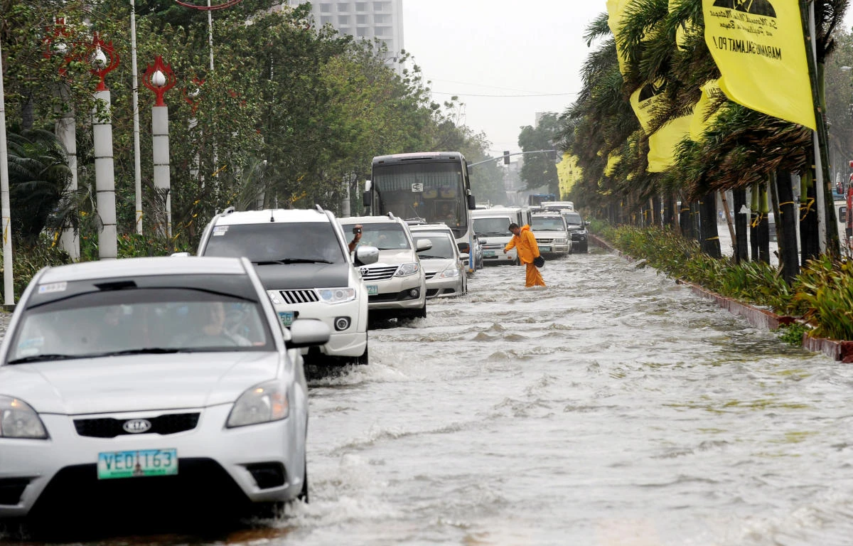 Philippine floods worsen as death toll hits 14