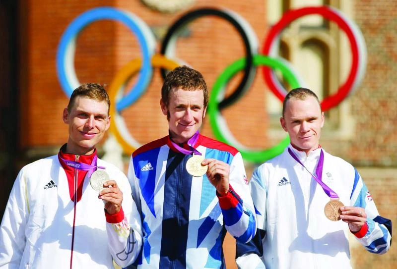 Badminton players thrown out, Wiggins wins