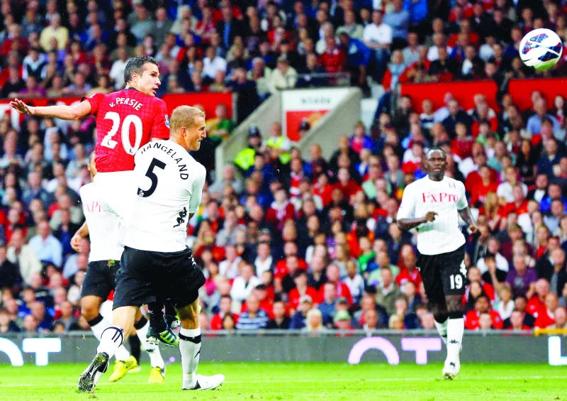 Van Persie nets trademark strike in Man United win
