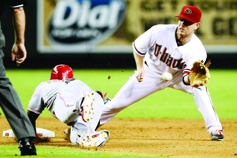 Cueto wins ML-best 17th as Reds top D'backs