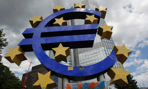 ECB gearing up to buy euro zone bonds, but not yet