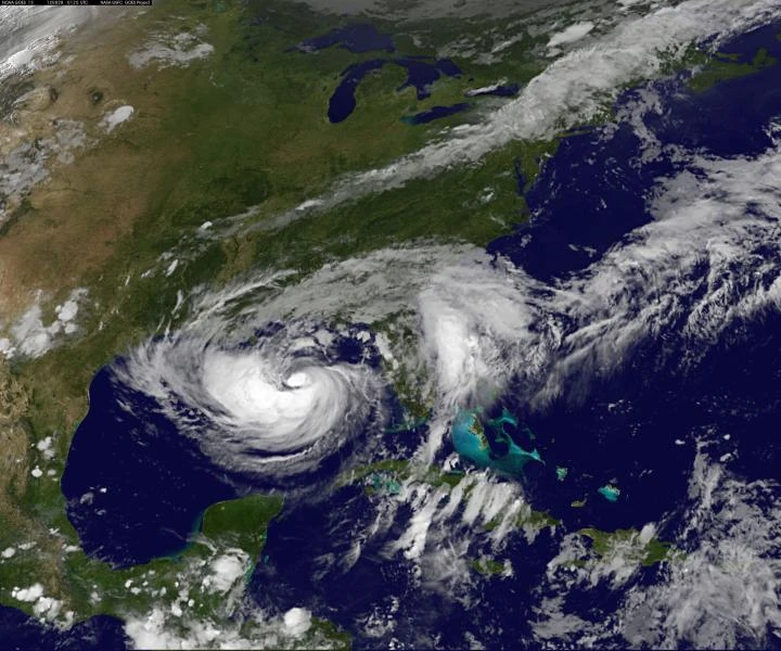 Storm Isaac aims at New Orleans as hurricane