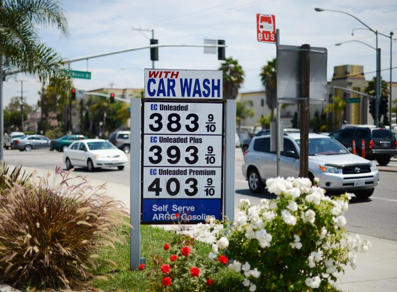 US gas companies slip on liquids, no rescuer in sight