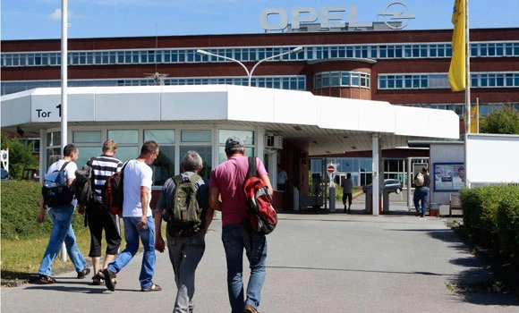 Opel cuts working hours at third plant