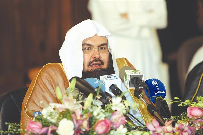 Al-Sudais commends authorities for thwarting deviant group