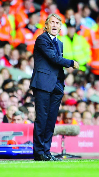 Manchester City looks for spark; United turn to Van Persie