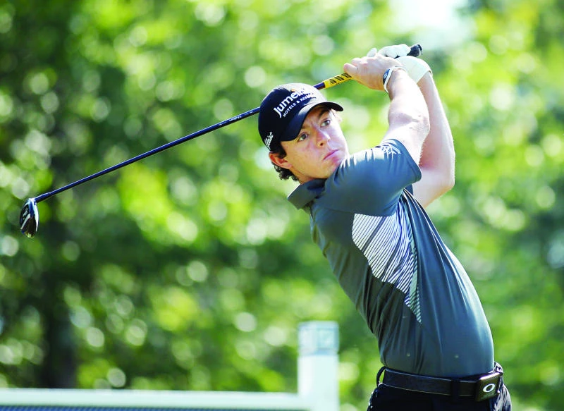 McIlroy leads from Oosthuizen, Woods at TPC Boston