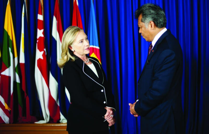 China warns US not to take sides in sea disputes as Clinton arrives