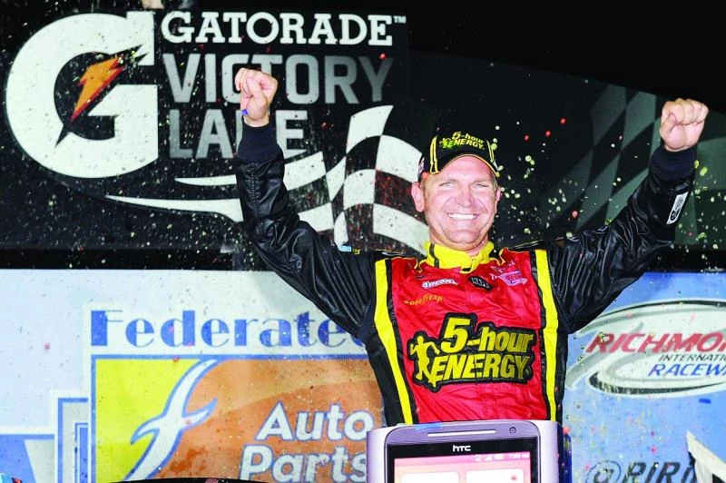Bowyer rules race; Gordon beats Busch for spot in Chase