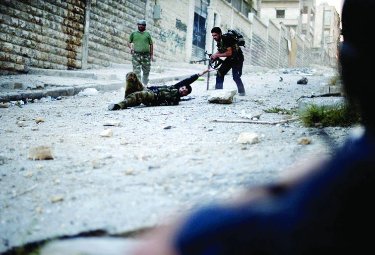 Syrian troops shell central Aleppo