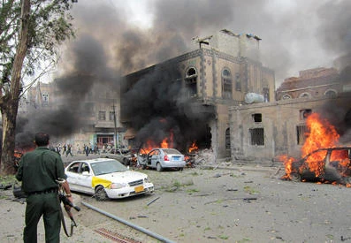 Yemen’s defense minister escapes car bomb; 12 die