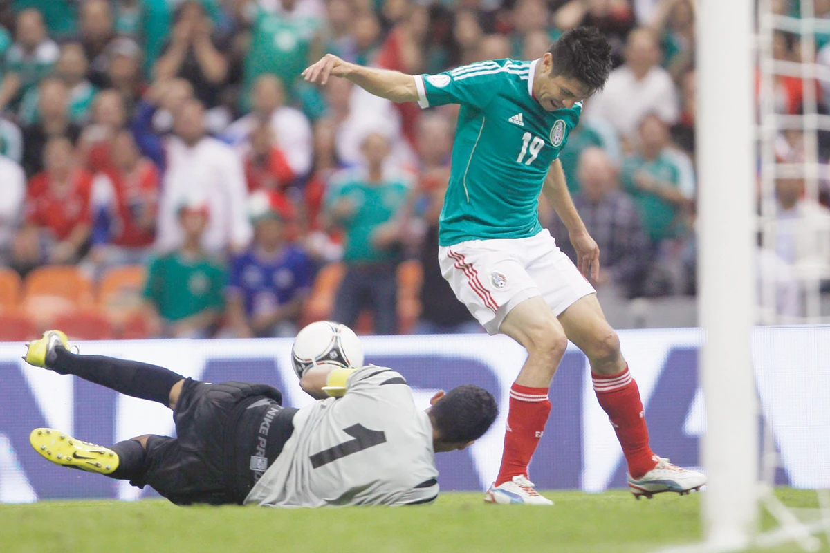Mexico advances, Canada beaten in Panama