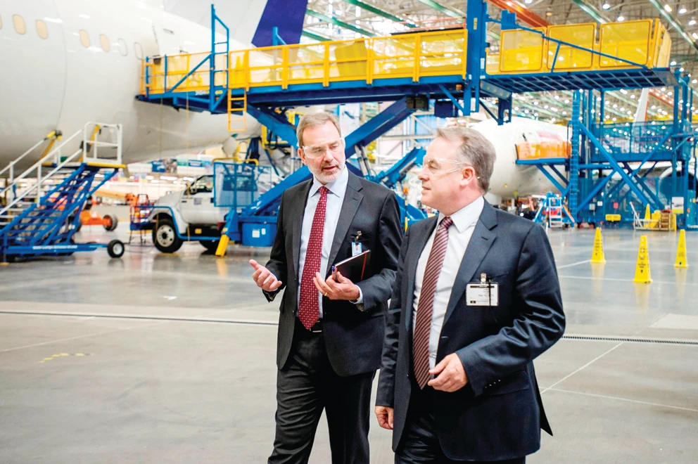 Etihad CEO visits Dreamliner facility