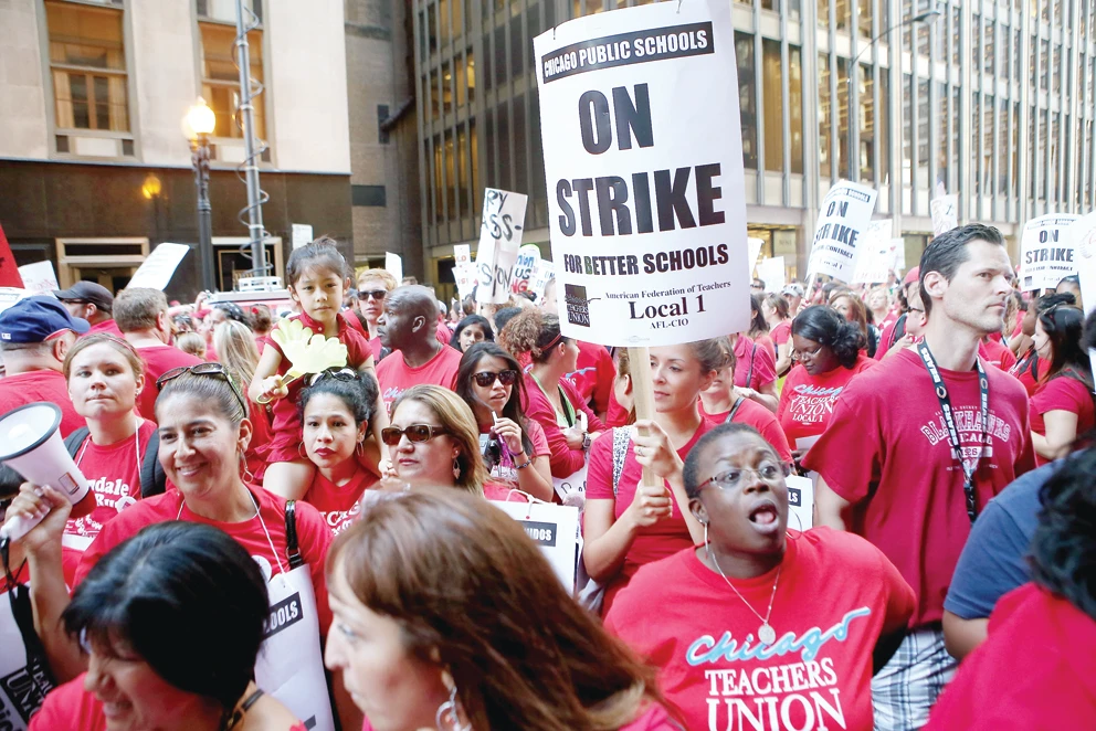 Chicago schoolteachers continue protest