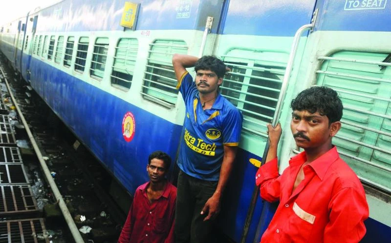 Removing the dead to make a
living on Mumbai’s rail tracks