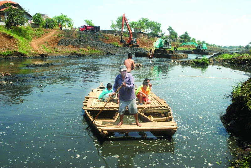 Indonesian lives risked
on ‘world’s most
polluted’ river