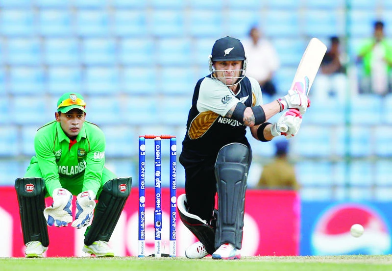 Record McCullum ton powers New Zealand to easy win
