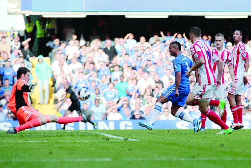 Cole fuels Chelsea title push
