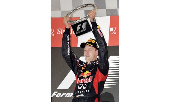 Vettel reignites title push with dramatic Singapore win