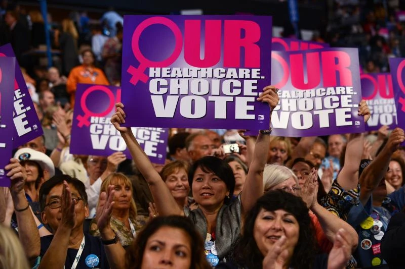 Bill Clinton urges Americans to stick with Obama