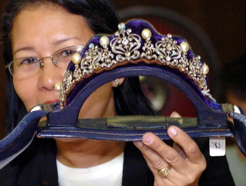 Philippines plans to put Imelda’s jewels on display