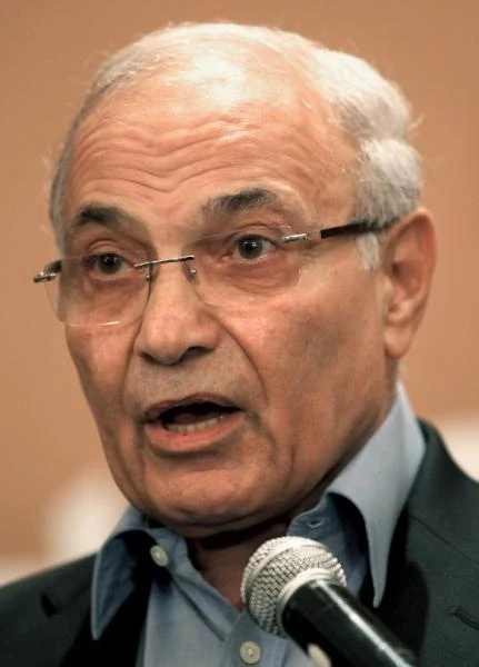 Egypt orders arrest of last Mubarak PM