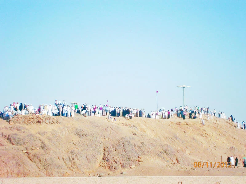 Pilgrims visit historic Uhud battlefield