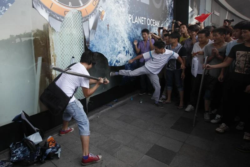 Japanese firms shut China plants amid angry protests over islands row