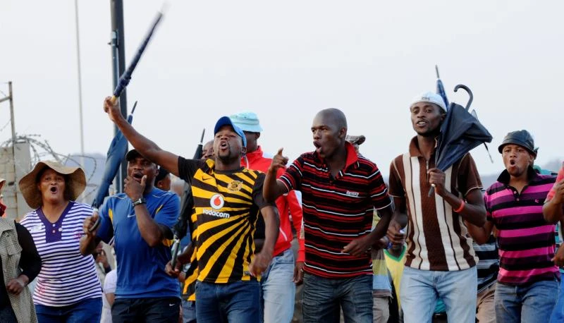 Lonmin deal stirs more South Africa mine strife