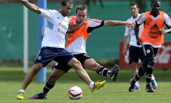 Uruguay needs reaction; Argentina heads to Lima for 2014 qualifiers